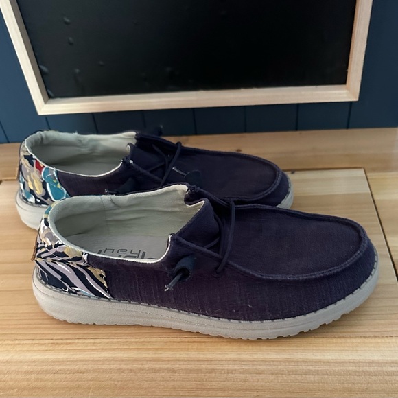 Hey Dudes, Size 7 Medium blue color with a splash of colorful design on the back - Picture 3 of 6